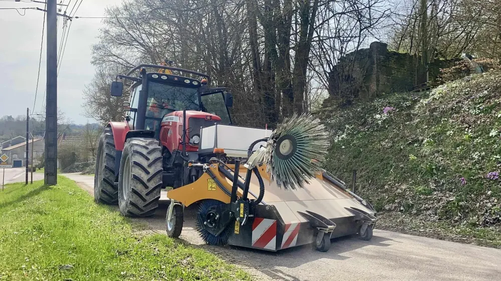 Travaux de balayage près de Chaumont 